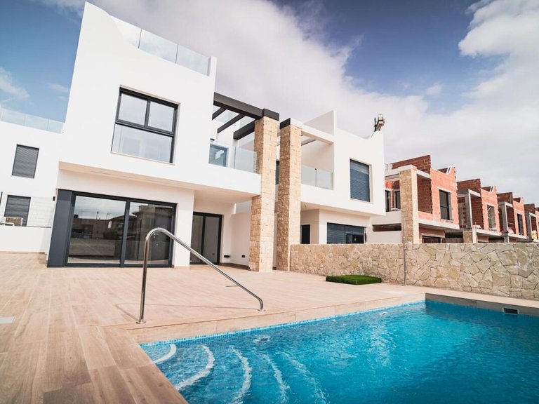 Villa for Sale in Pilar De La Horadada, Alicante 1