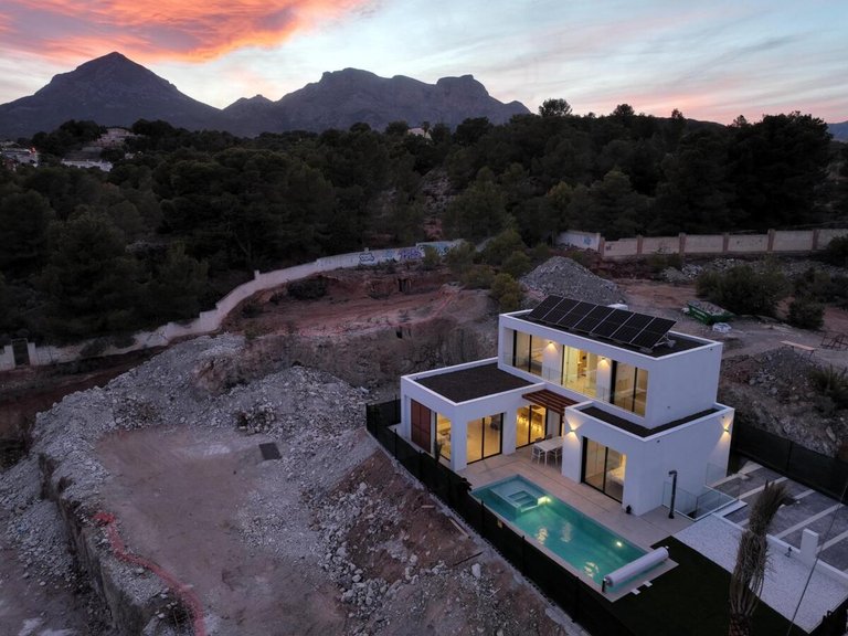 Villa for Sale in L'alfàs Del Pi, Alicante 3