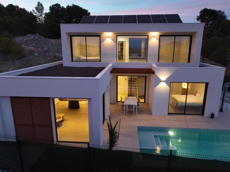 Villa for Sale in L'alfàs Del Pi, Alicante 4