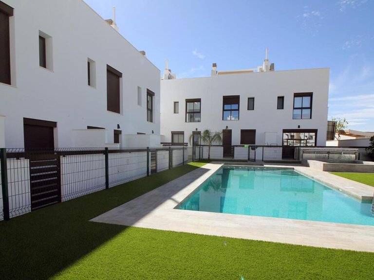 Villa for Sale in Pilar De La Horadada, Alicante 1