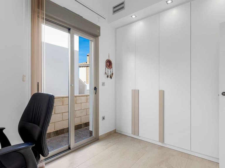 Villa for Sale in Villamartin, Alicante 22