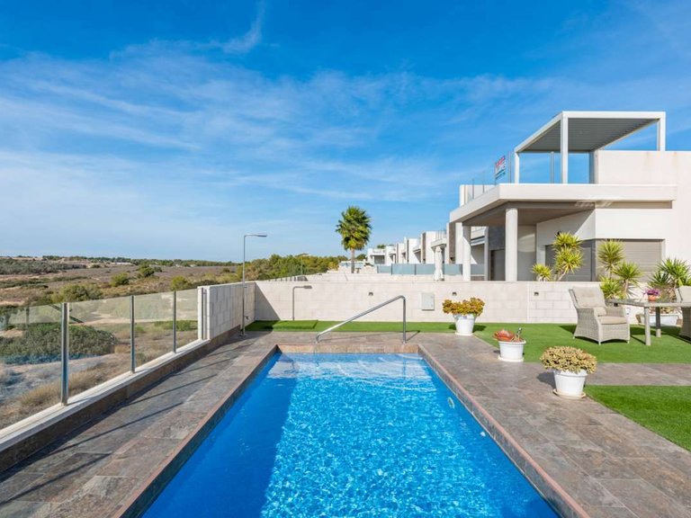 Villa for Sale in Villamartin, Alicante 26