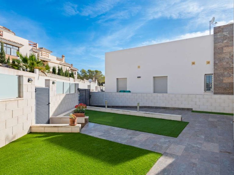 Villa for Sale in Villamartin, Alicante 28