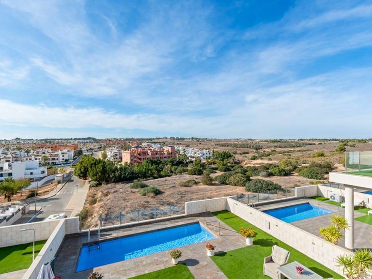 Villa for Sale in Villamartin, Alicante 32