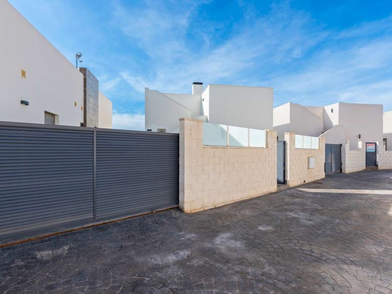 Villa for Sale in Villamartin, Alicante 35