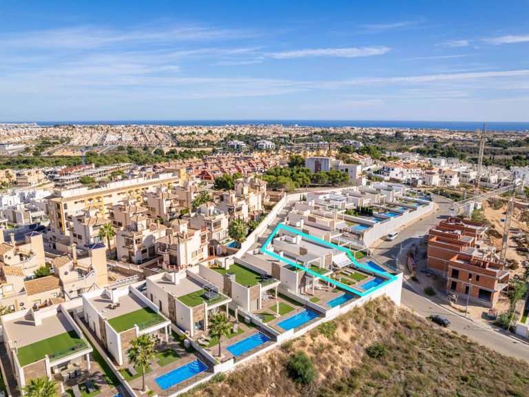 Villa for Sale in Villamartin, Alicante 36