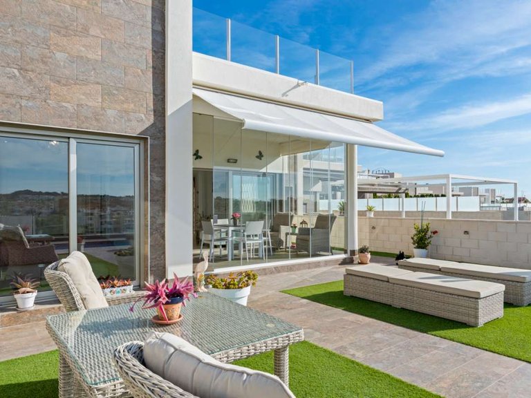 Villa for Sale in Villamartin, Alicante 4