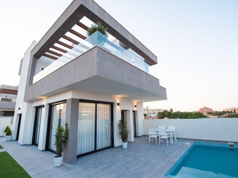 Villa for Sale in Los Montesinos, Alicante 1