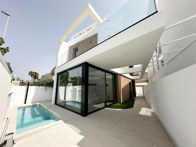Villa for Sale in Pilar De La Horadada, Alicante 1