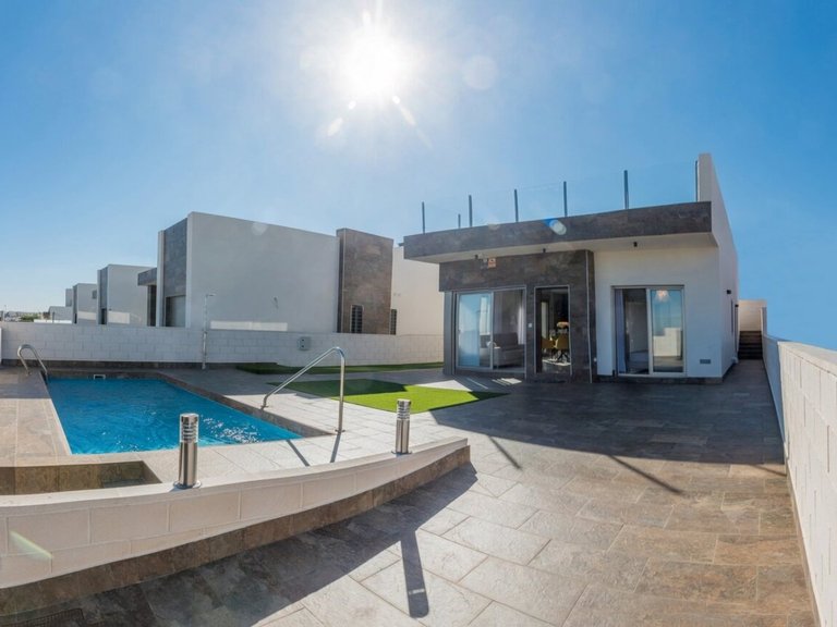 Villa for Sale in Dehesa De Campoamor, Alicante 2