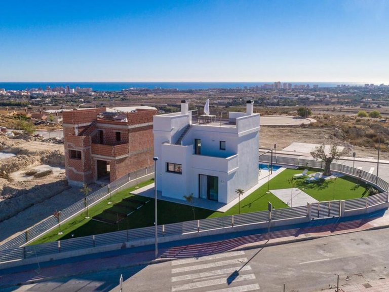 Villa for Sale in Mutxamel, Alicante 1