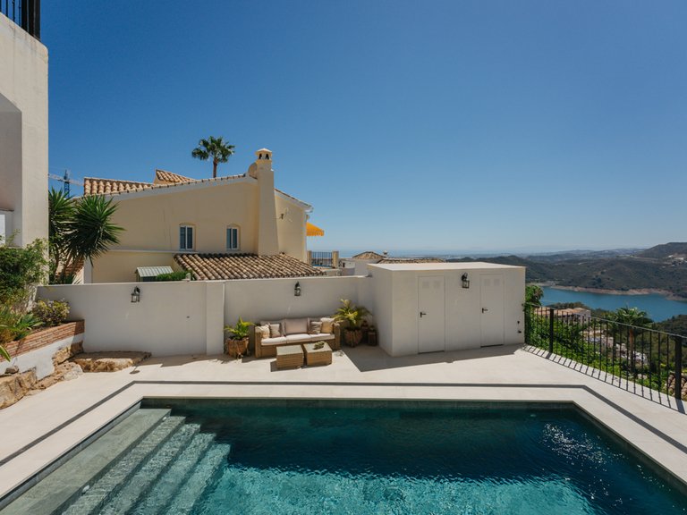 Apartment for Sale in Istan, Malaga 1