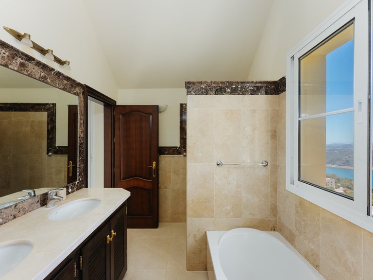 Apartment for Sale in Istan, Malaga 35