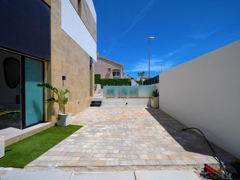 Villa for Sale in Orihuela Costa, Alicante 3