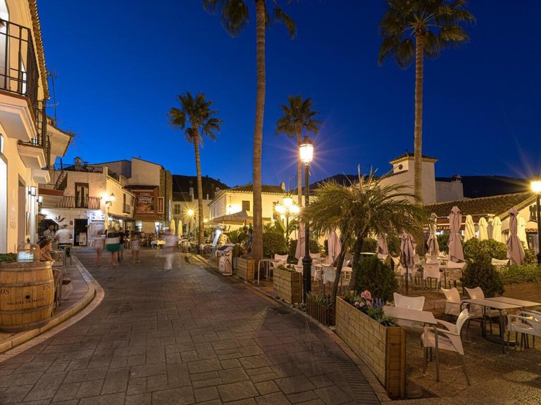 Apartment for Sale in Benahavís, Malaga 25