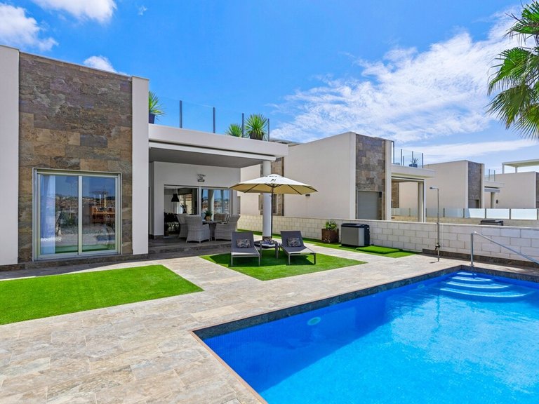 Villa for Sale in Orihuela Costa, Alicante 1
