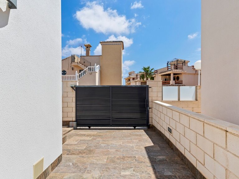Villa for Sale in Orihuela Costa, Alicante 29