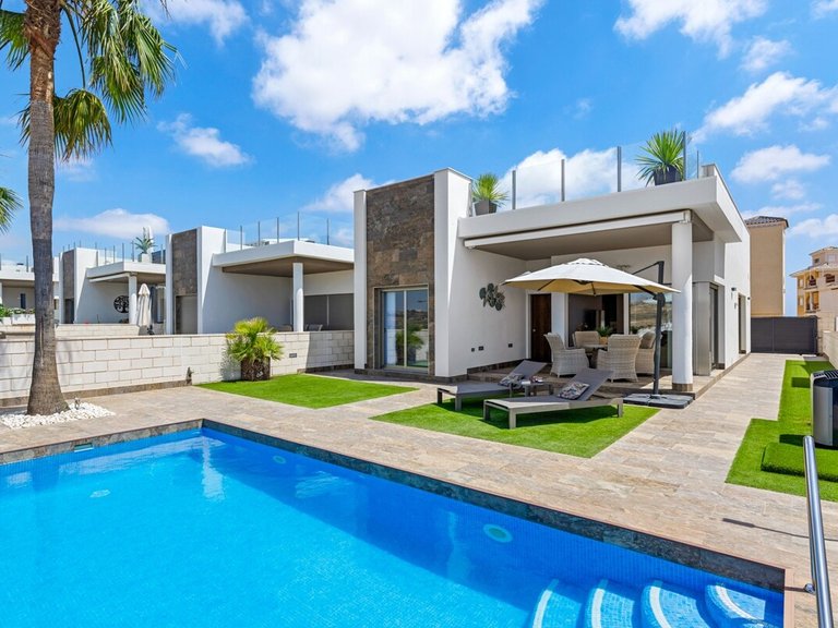 Villa for Sale in Orihuela Costa, Alicante 3