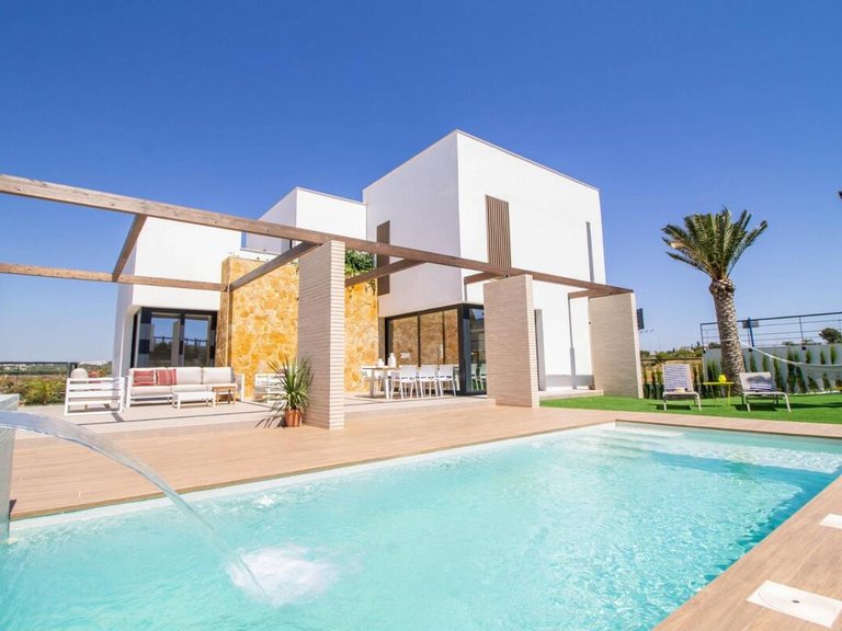 Villa for Sale in Dehesa De Campoamor, Alicante 1