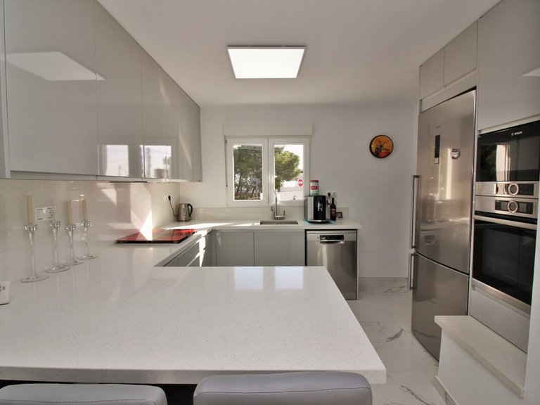 Villa for Sale in Blue Lagoon, Villamartin, Alicante 10