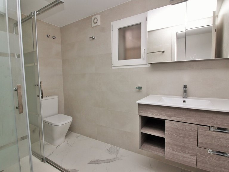 Villa for Sale in Blue Lagoon, Villamartin, Alicante 18