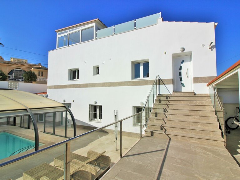 Villa for Sale in Blue Lagoon, Villamartin, Alicante 35