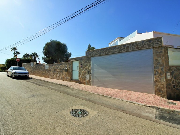 Villa for Sale in Blue Lagoon, Villamartin, Alicante 37