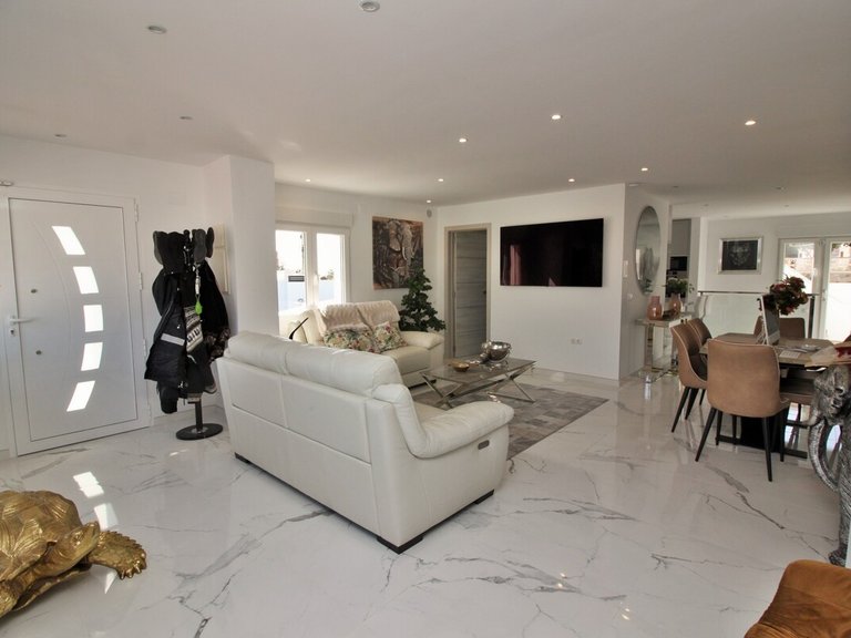 Villa for Sale in Blue Lagoon, Villamartin, Alicante 4