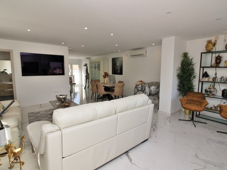 Villa for Sale in Blue Lagoon, Villamartin, Alicante 5