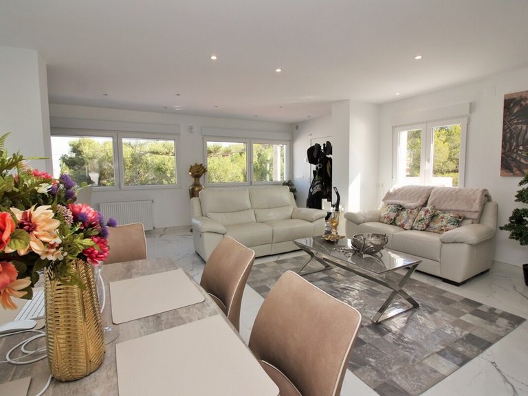 Villa for Sale in Blue Lagoon, Villamartin, Alicante 8