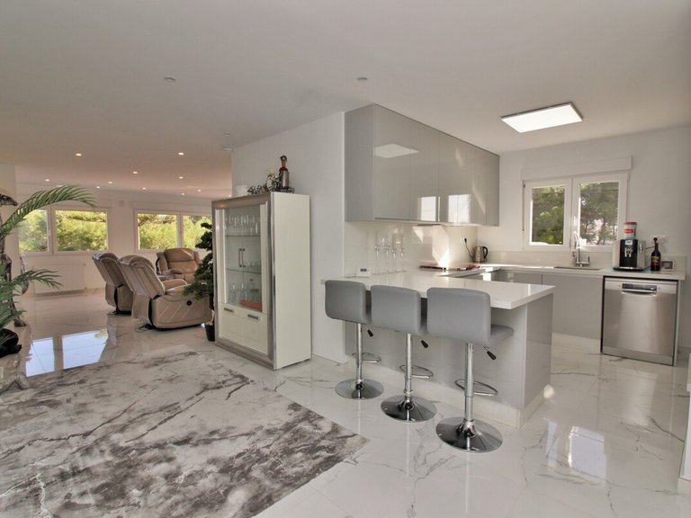 Villa for Sale in Blue Lagoon, Villamartin, Alicante 9