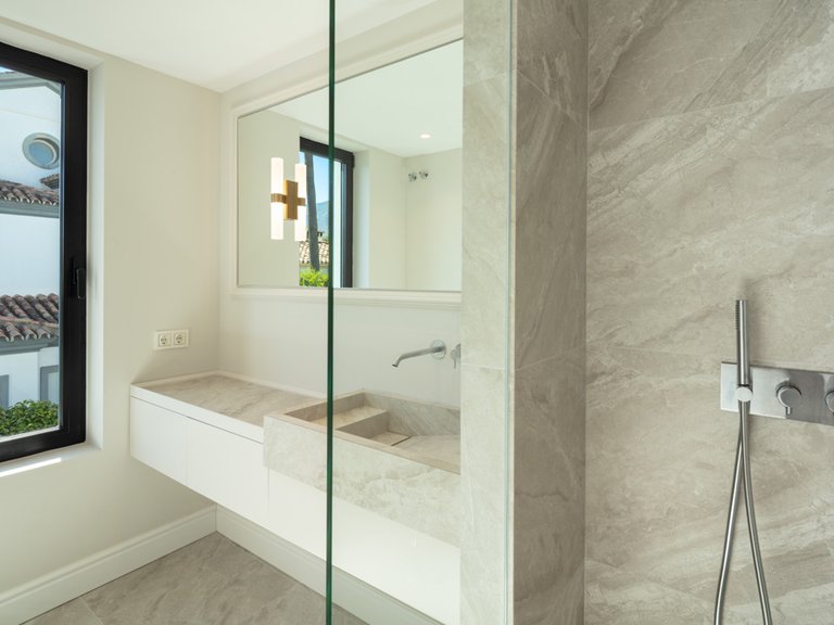 Villa for Sale in Marbella, Malaga 18