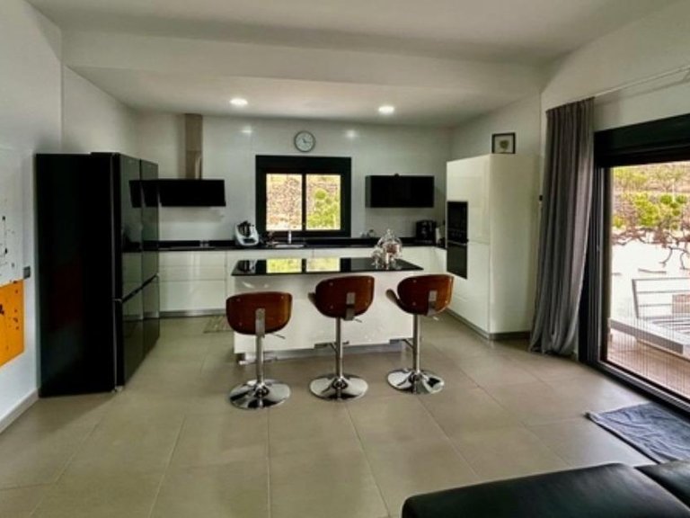 Villa for Sale in El Fondó De Les Neus, Alicante 4