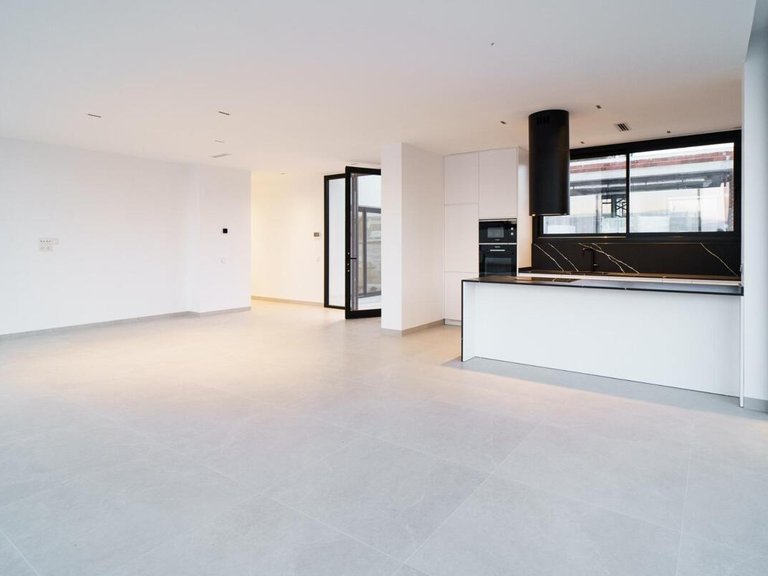 Villa for Sale in Villamartin, Alicante 10