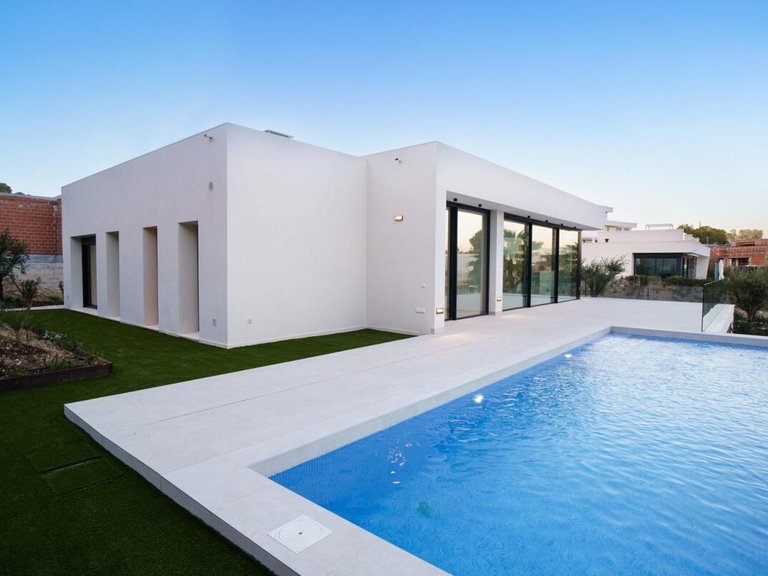Villa for Sale in Villamartin, Alicante 2