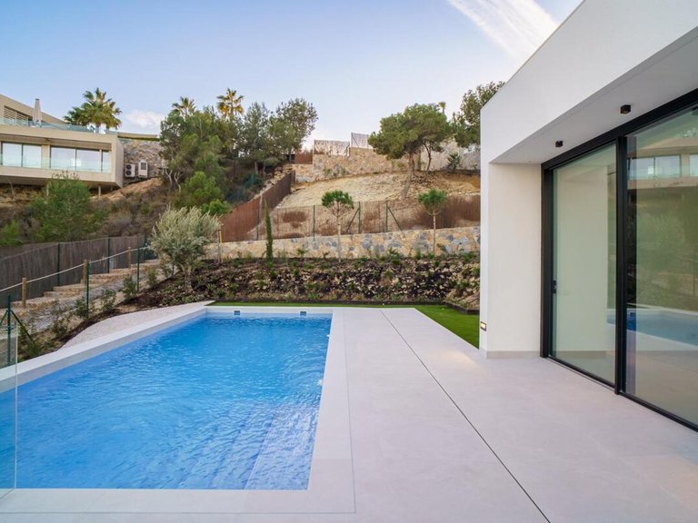 Villa for Sale in Villamartin, Alicante 24