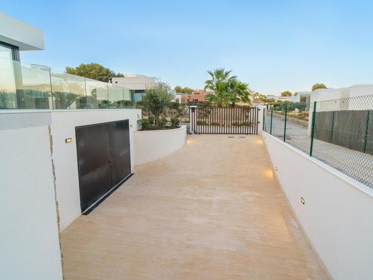 Villa for Sale in Villamartin, Alicante 28