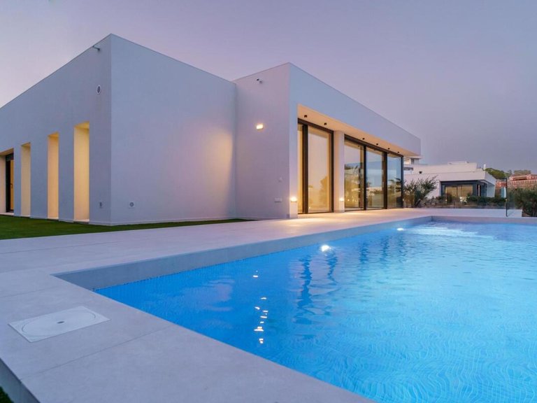 Villa for Sale in Villamartin, Alicante 3
