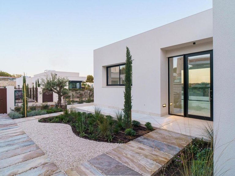 Villa for Sale in Villamartin, Alicante 32