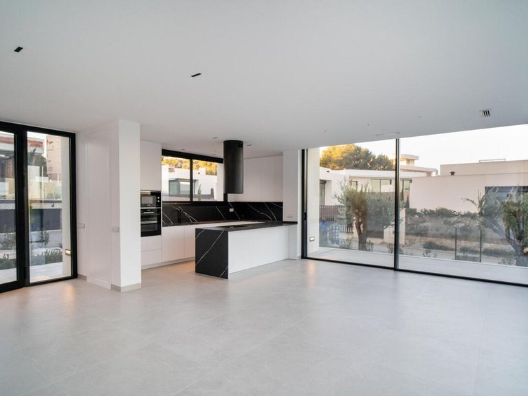 Villa for Sale in Villamartin, Alicante 5