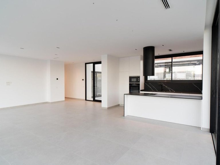 Villa for Sale in Villamartin, Alicante 7