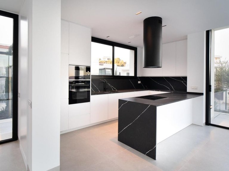 Villa for Sale in Villamartin, Alicante 8