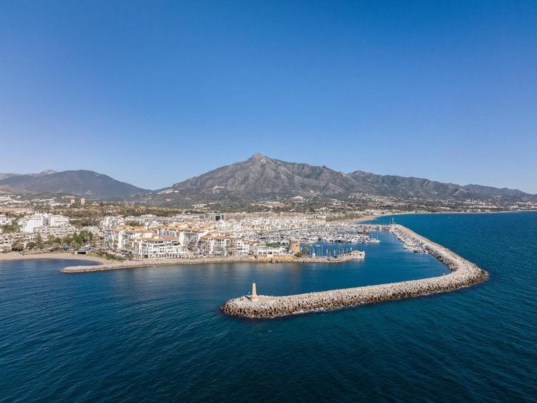 Apartment for Sale in Marbella, Malaga 15