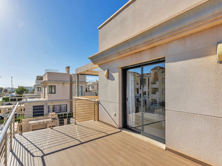 Villa for Sale in Alicante, Alicante 30