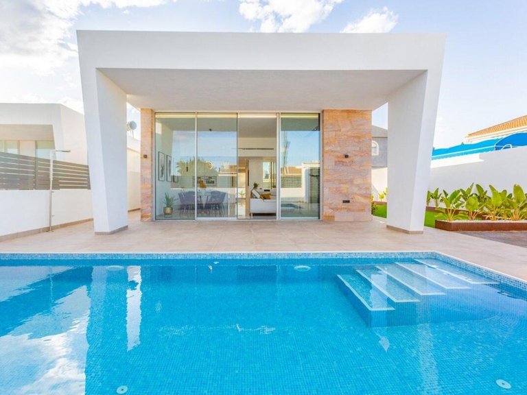 Villa for Sale in Torrevieja, Alicante 1