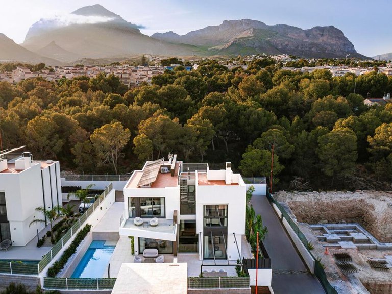 Villa for Sale in La Nucia, Alicante 2