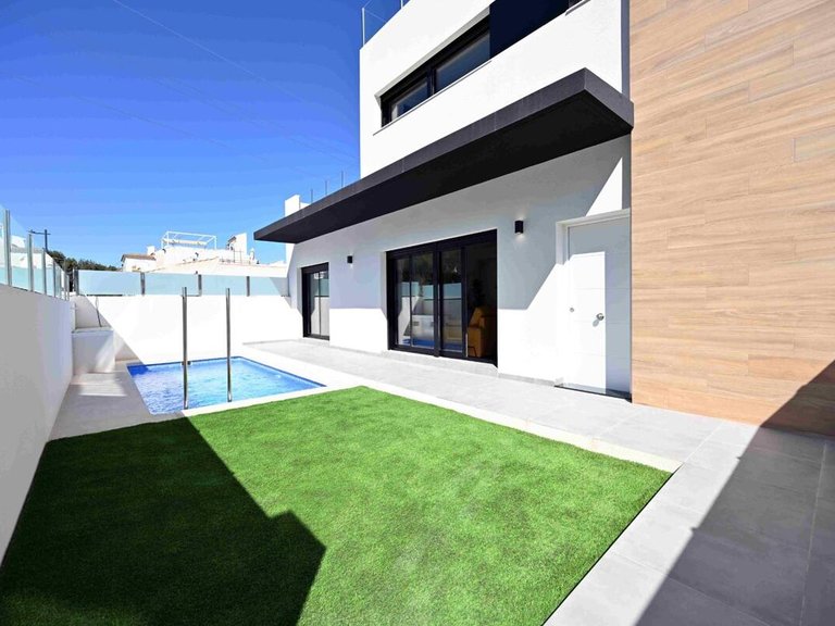 Villa for Sale in Dehesa De Campoamor, Alicante 2