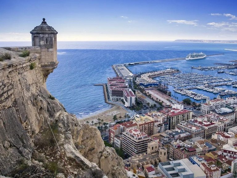 Apartment for Sale in Alicante, Alicante 13