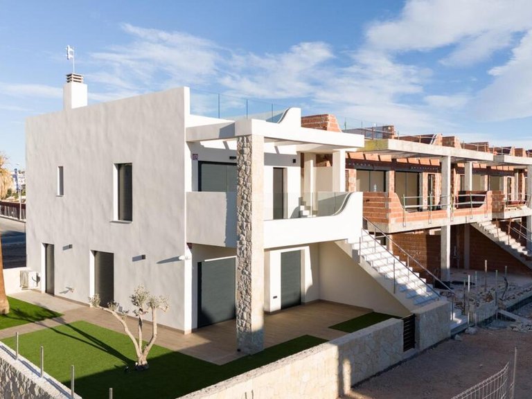 Villa for Sale in Pilar De La Horadada, Alicante 1