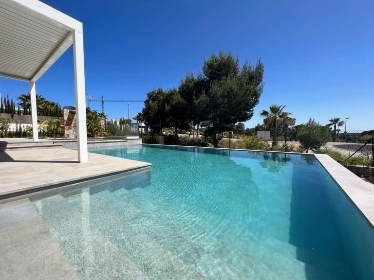 Villa for Sale in Las Colinas Golf, Alicante 4